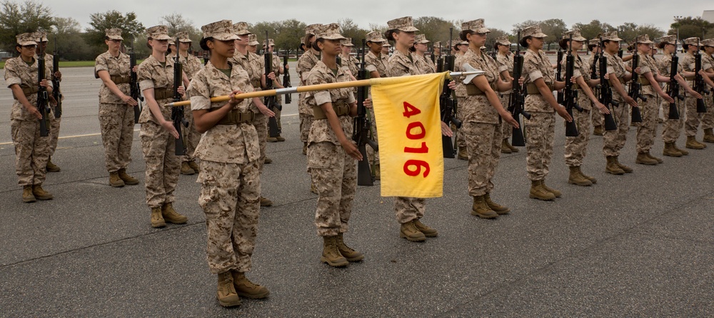 Marine recruits display teamwork during initial drill eval on Parris Island