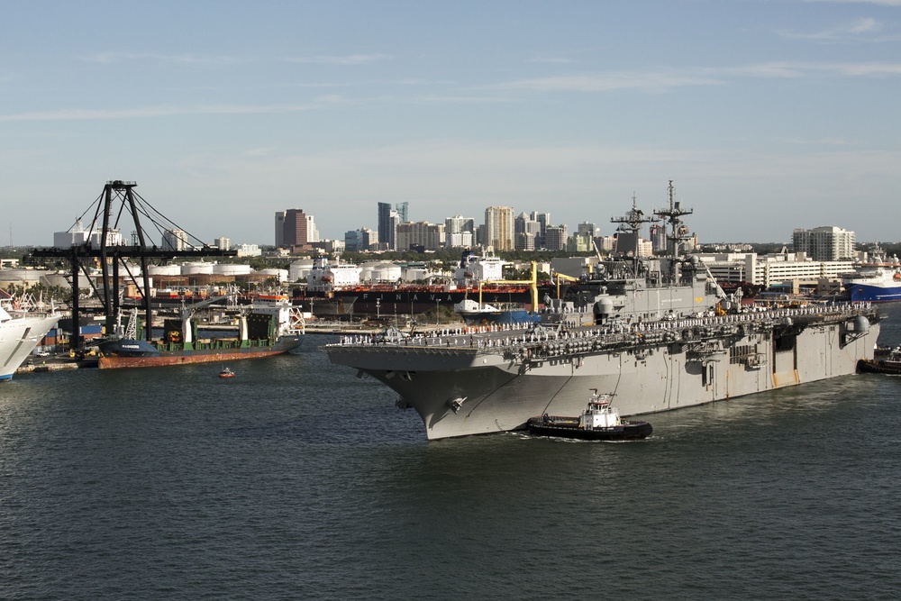 Marines, sailors arrive for Fleet Week in south Florida