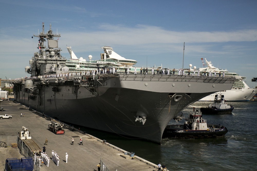 Marines, sailors arrive for Fleet Week in south Florida