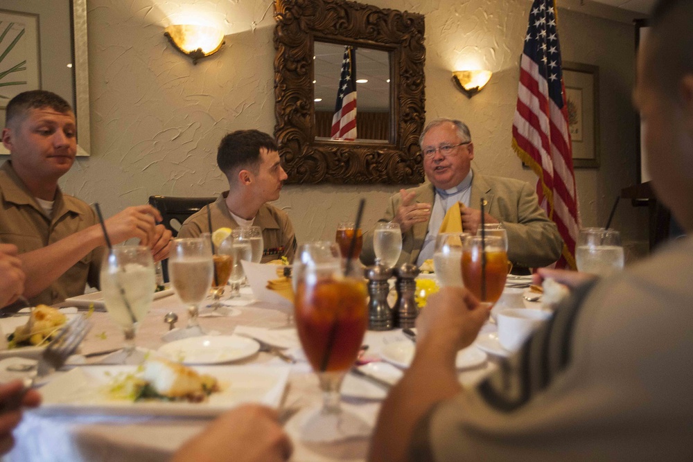 Marines, sailors meet with south Florida locals at luncheon