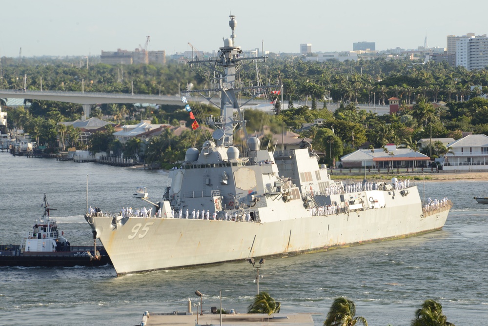 DVIDS Images Fleet Week Port Everglades [Image 4 of 7]