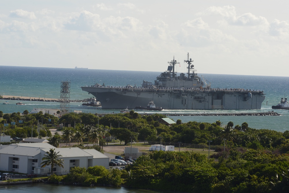 DVIDS Images Fleet Week Port Everglades [Image 5 of 7]