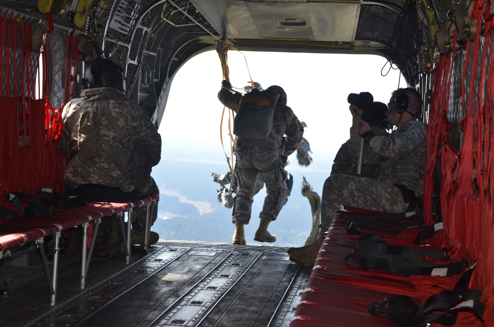 Washington National Guard Special Operations Airborne Jump
