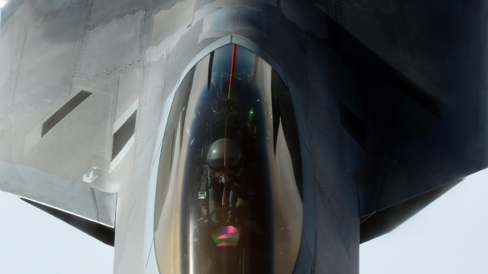 F-22 Raptor air refueling