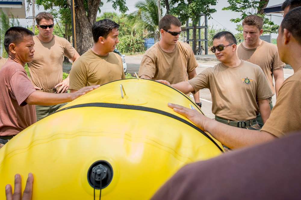 Philippine, U.S. Sailors conduct training on lift bag systems during Exercise Balikatan 2015