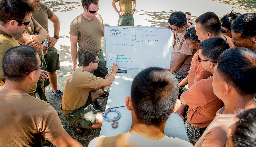 Philippine, U.S. Sailors prepare for explosive door breaching during Exercise Balikatan 2015