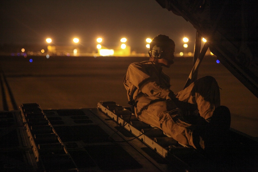 VMGR-252 supports Special Tactics Training Squadron during Emerald Warrior 2015