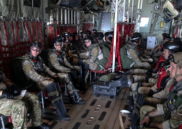 VMGR-252 supports Special Tactics Training Squadron during Emerald Warrior 2015