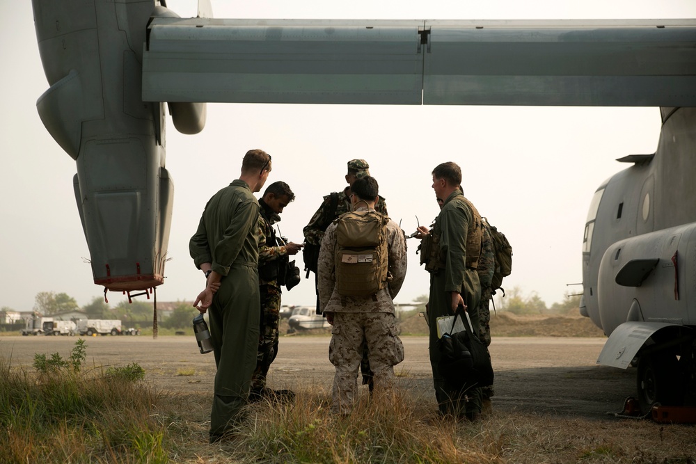 Marines continue to bring aid to the country of Nepal