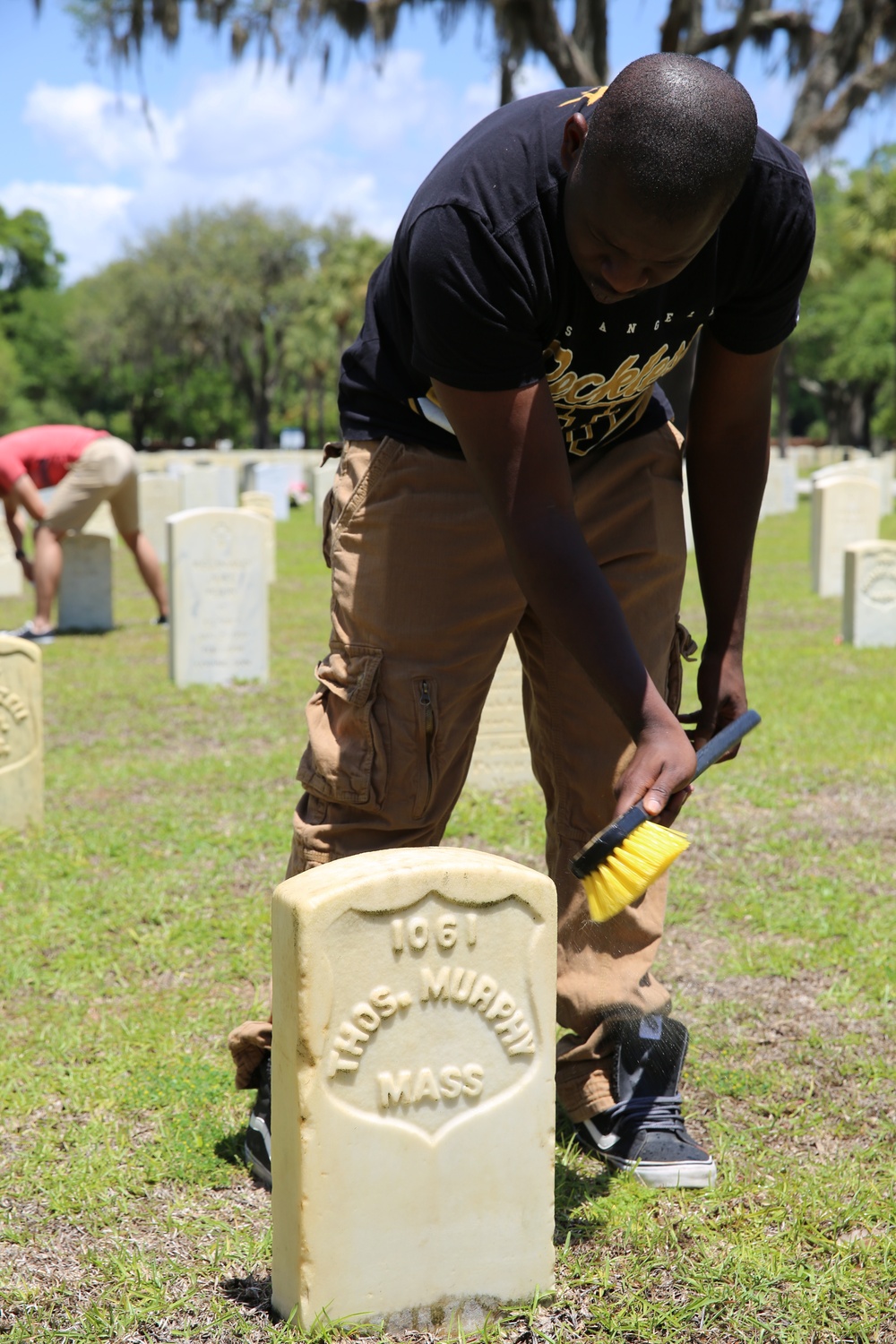 Marines, community volunteers at Beaufort Memorial Cemetery