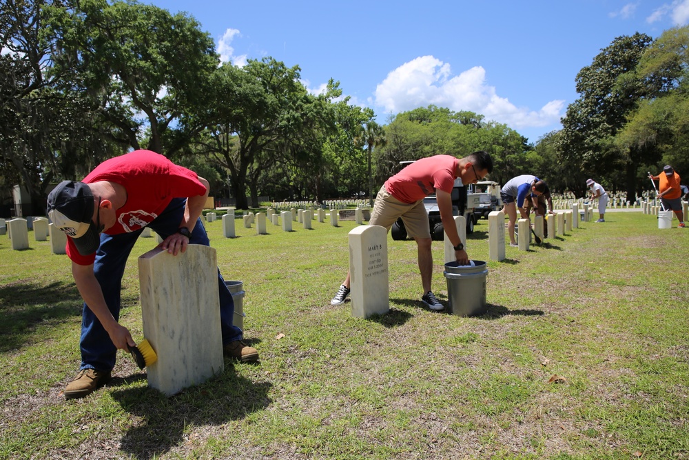 Marines, community volunteers at Beaufort Memorial Cemetery