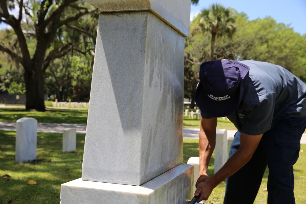 Marines, community volunteers at Beaufort Memorial Cemetery