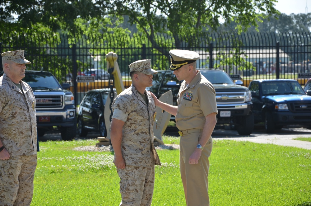 Medal presented to heroic Marine