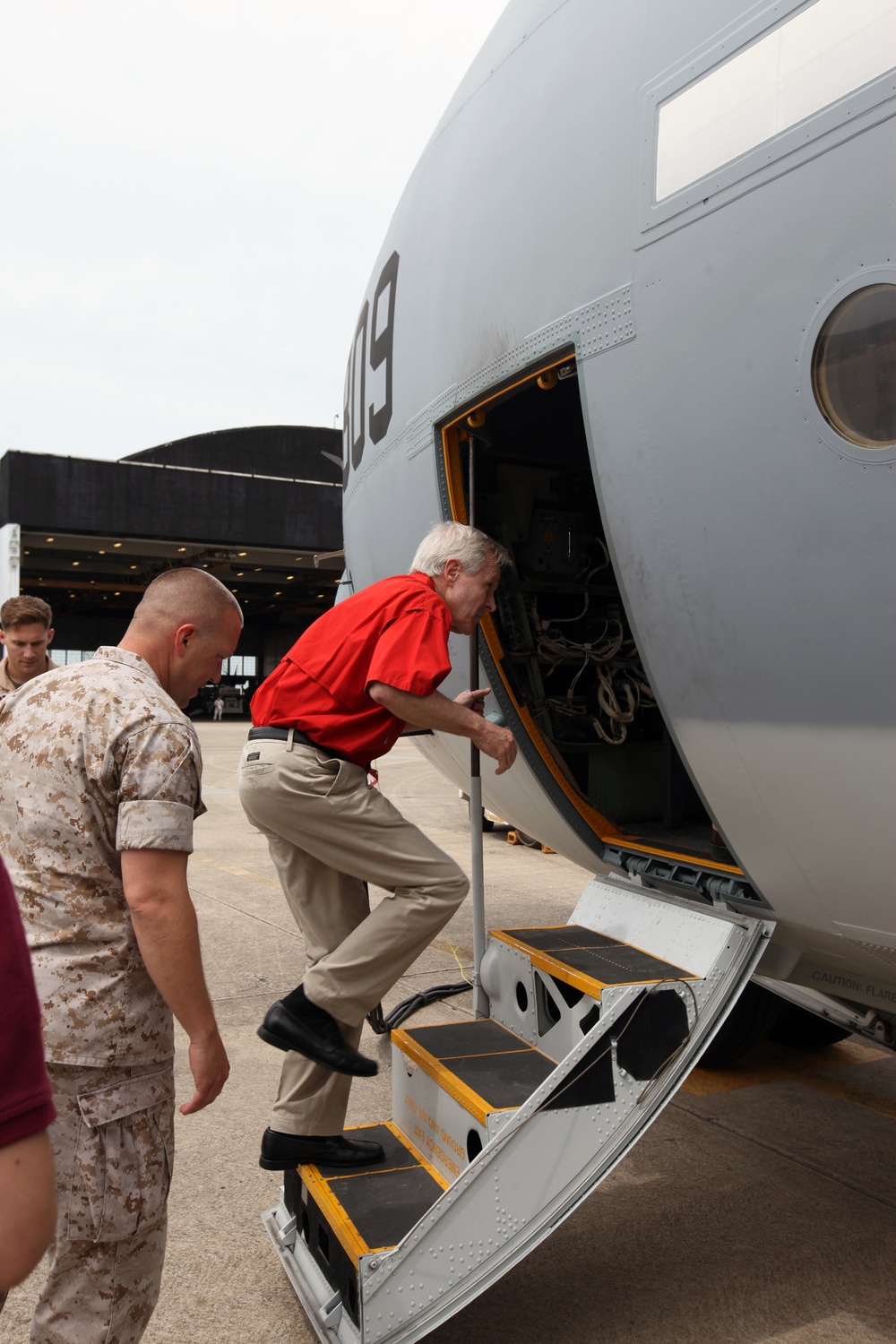 SECNAV visits 2nd MAW, Cherry Point Marines, Sailors