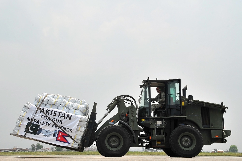 Nepalese Army, USAF, Pakistan Air Force work together to download relief supplies in Nepal