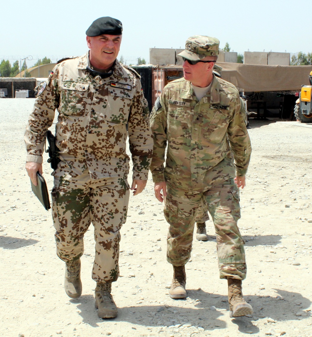 Lt. Gen. Jacobson visit to TAAC-E