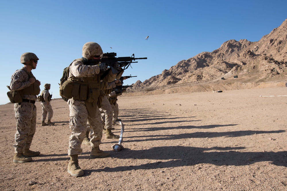 US Marines fine tune their marksmanship skills in Jordan