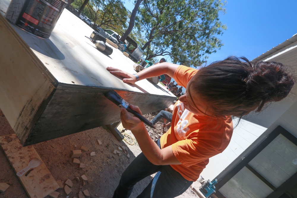 Marines with Marine Rotational Force – Darwin volunteer at C3 Church in Darwin