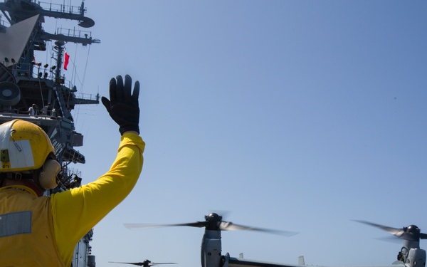 US Marines', Sailors' skills tested at sea