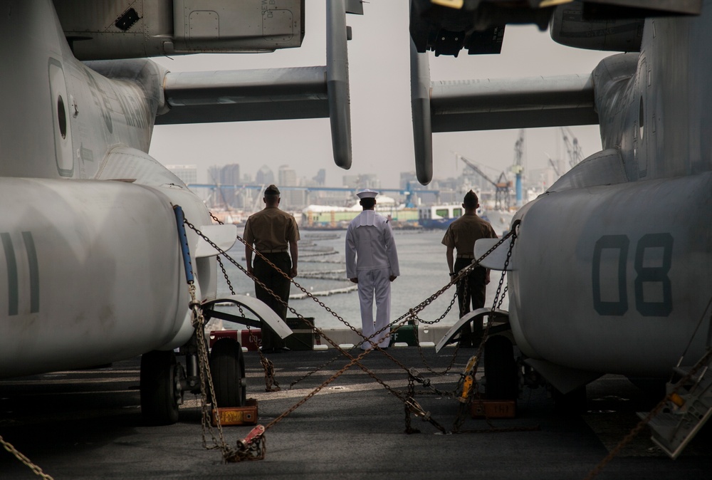 Marines, Sailors man the rails of USS Essex