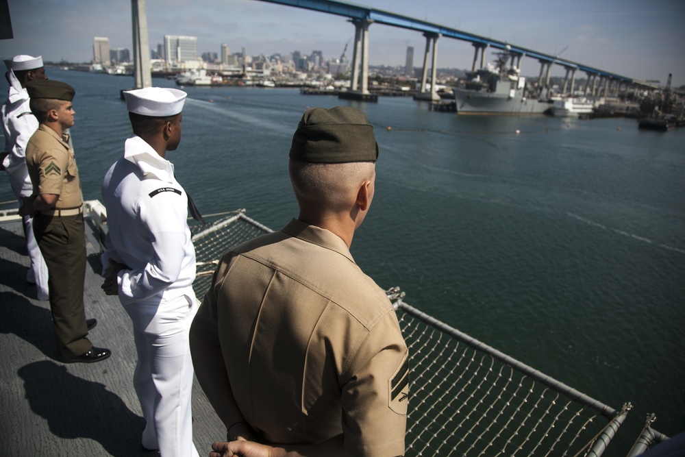 Marines, Sailors man the rails of USS Essex