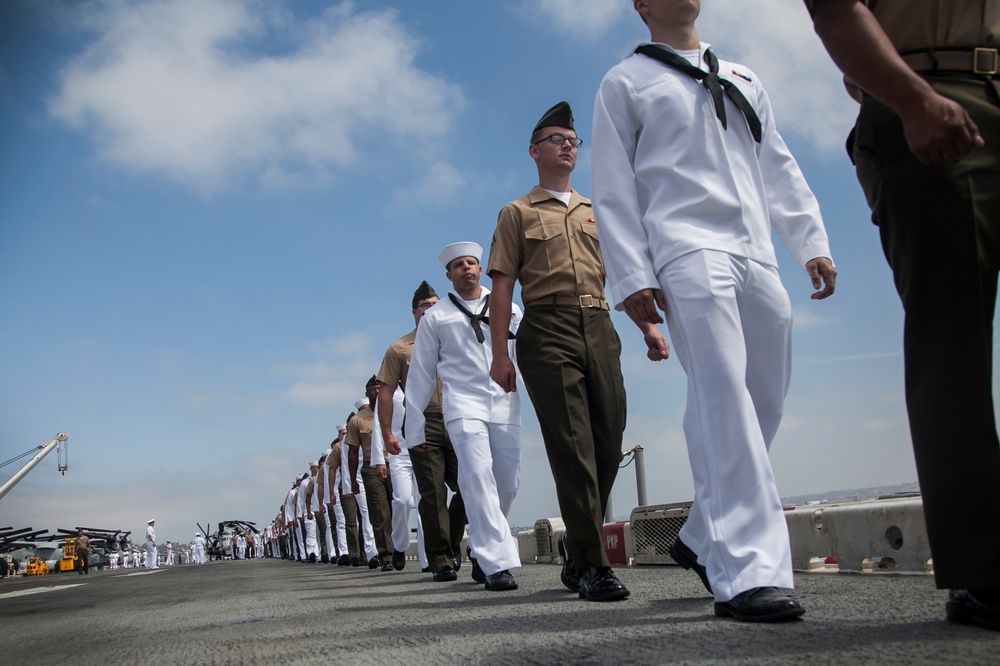 Marines, Sailors man the rails of USS Essex