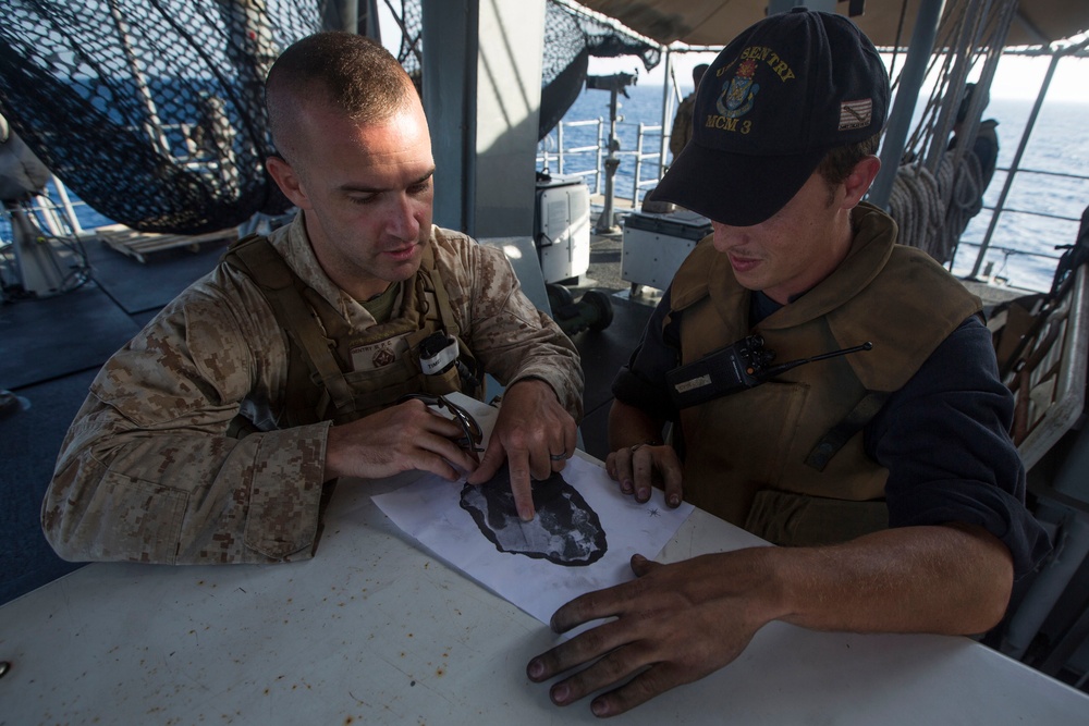 24th MEU Marines Provide SCAT Security Aboard USS Sentry (MCM-3)