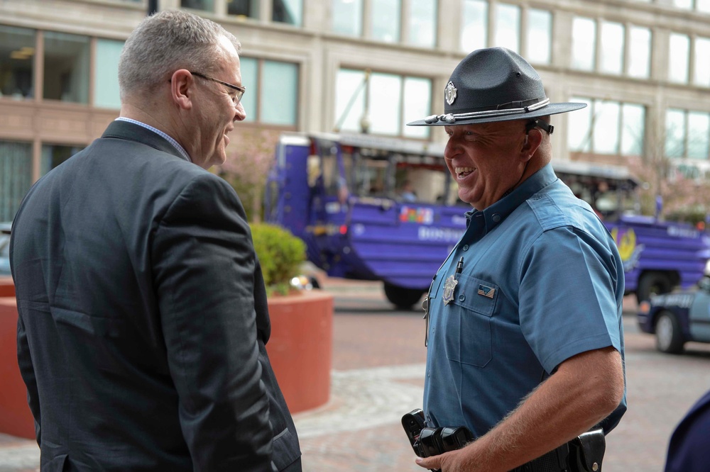 DSD laughs with trooper