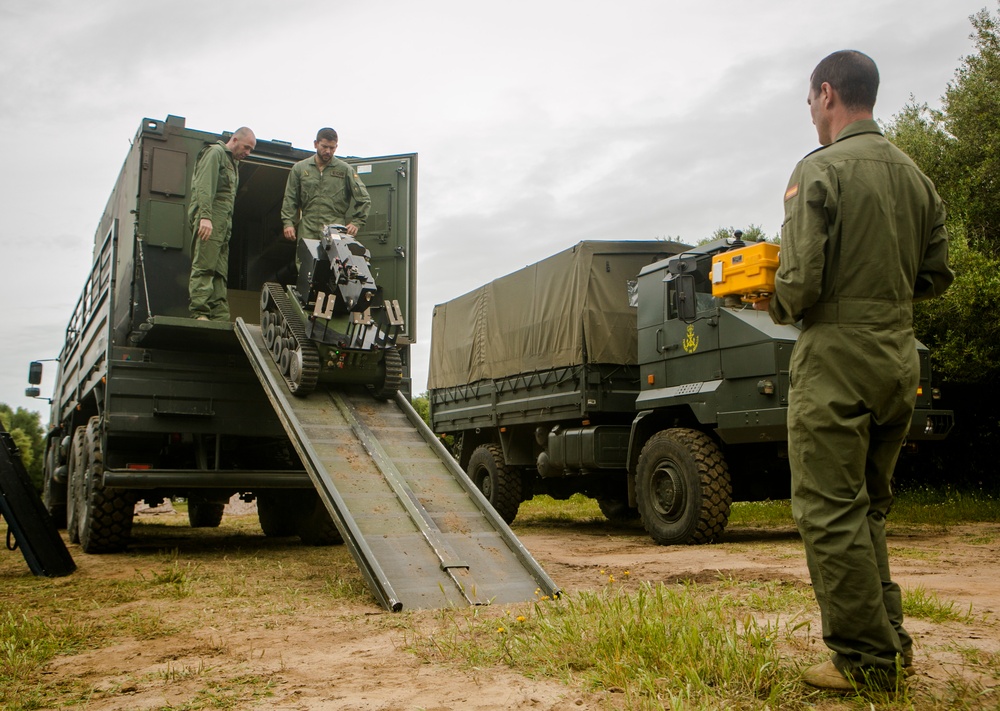 US, Spanish Marines team up, train for explosives disposal