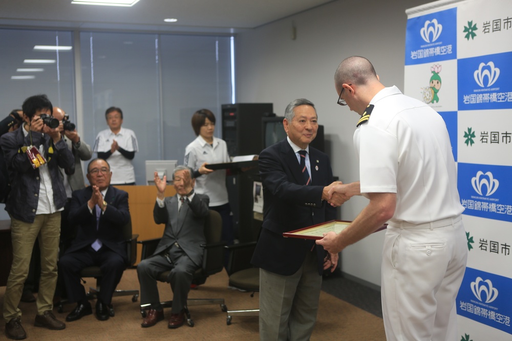 Navy doctor recognized by Iwakuni Sports Association
