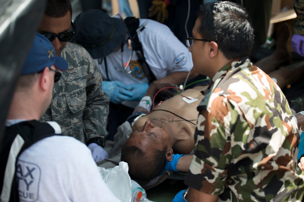 U.S. Troops Rush to Treat Casualties of Second Nepal Earthquake