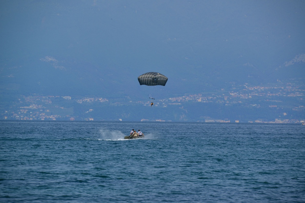173rd Airborne Brigade and the Italian Army`s 4th Alpini Regiment conduct a Combined water Jump May 11 , 2015.