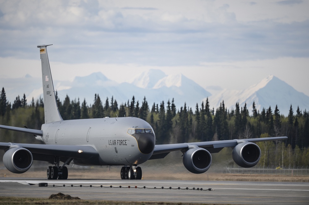 Red Flag-Alaska 15-2 participants launch for training