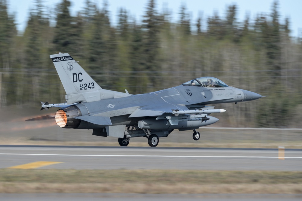 Red Flag-Alaska 15-2 participants launch for training