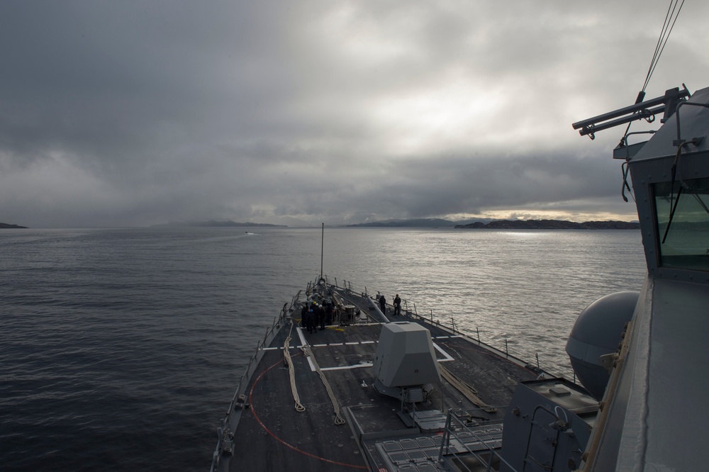 USS Jason Dunham pulls into port at Haakonsvern, Norway