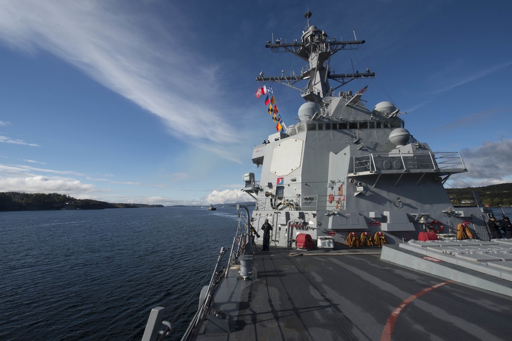 USS Jason Dunham pulls into port at Haakonsvern, Norway