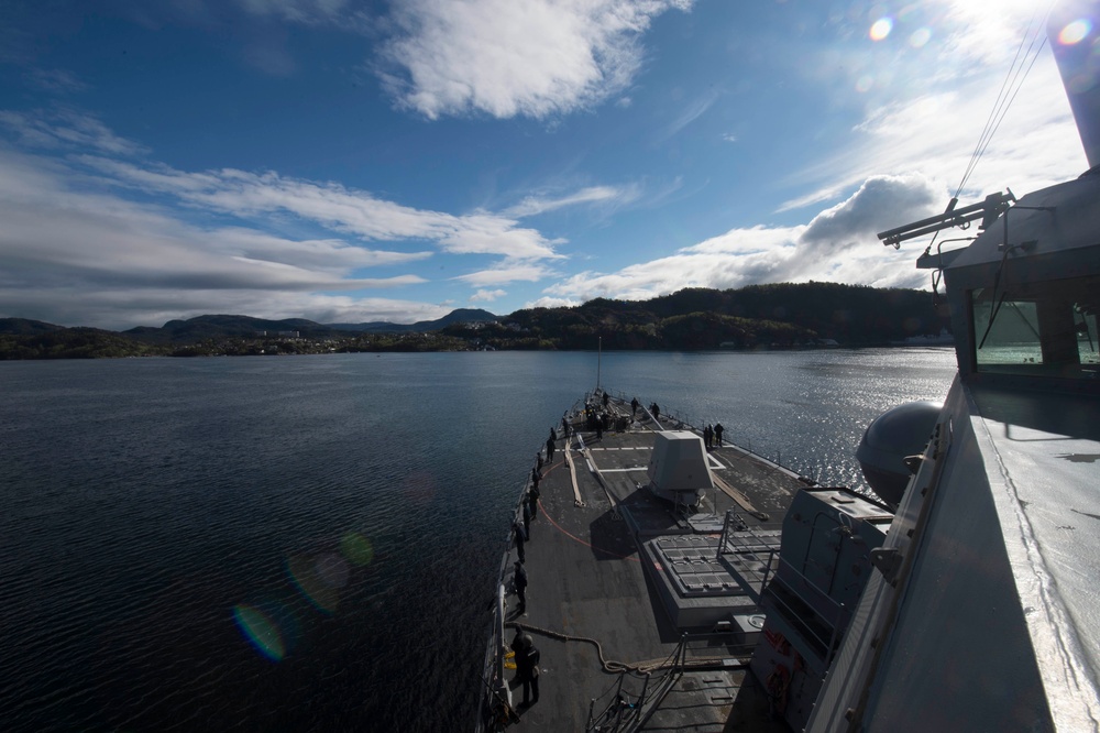 USS Jason Dunham pulls into port at Haakonsvern, Norway