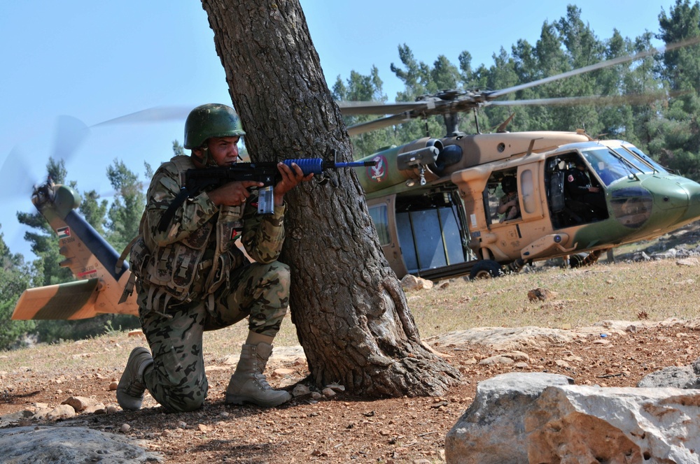 Jordan hosts multinational search and rescue training during Exercise Eager Lion 2015