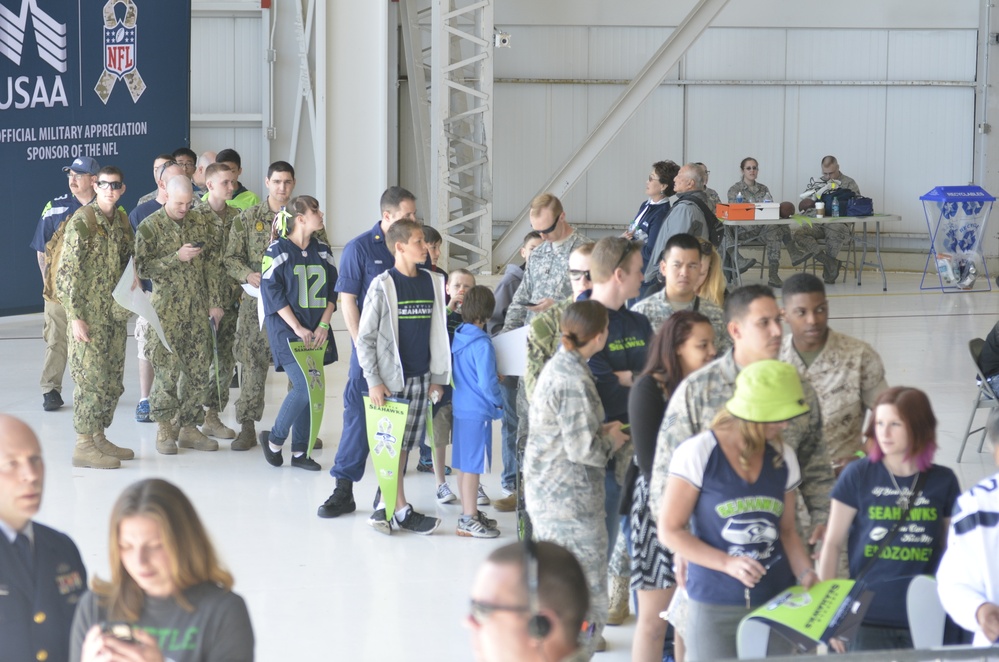 Service members and families can't wait to meet Seahawks