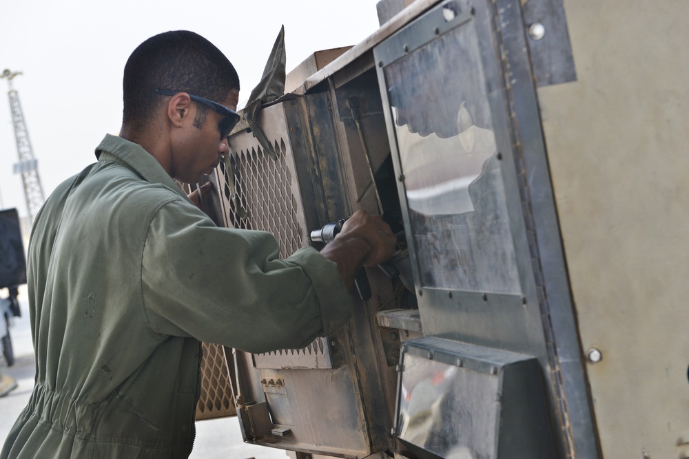 The ‘AGE Life’ heats up in Qatar, Maintenance airmen keeps’em flying