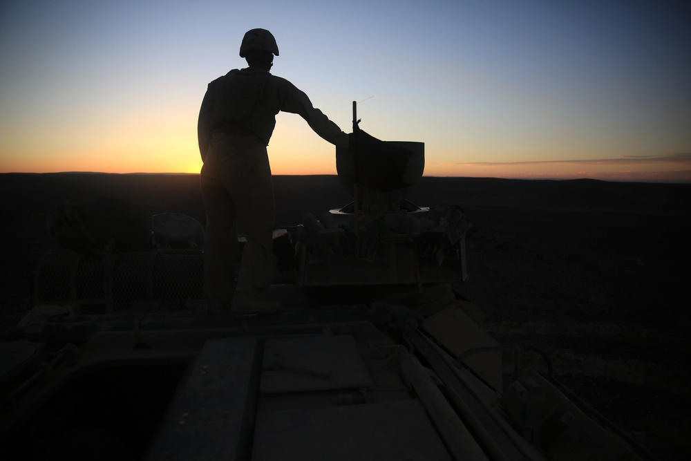 24th MEU AAVs, Tanks, conduct live-fire exercise