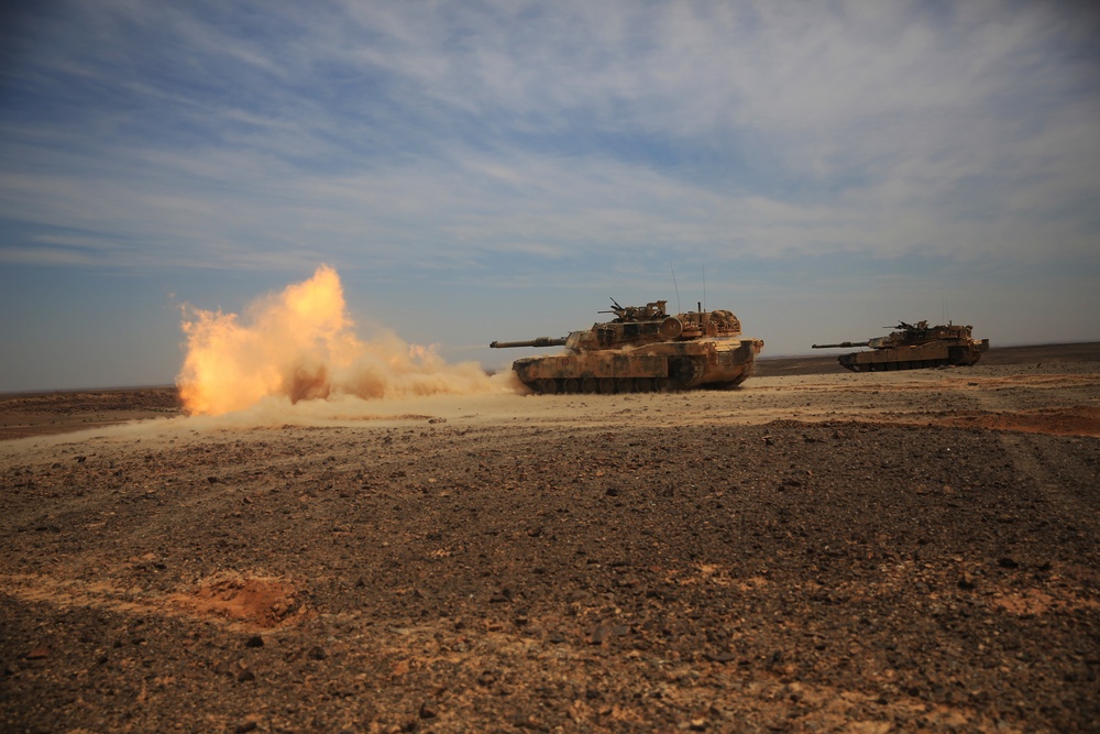 24th MEU AAVs, Tanks, conduct live-fire exercise