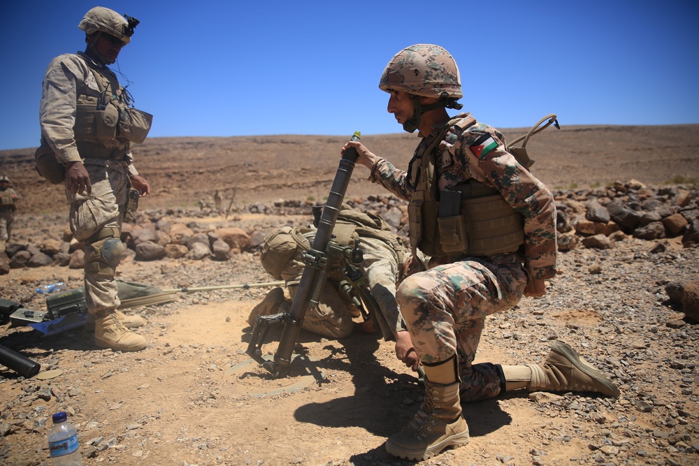 24th MEU Marines, Jordanians conduct live-fire exercise during Exercise Eager Lion 2015