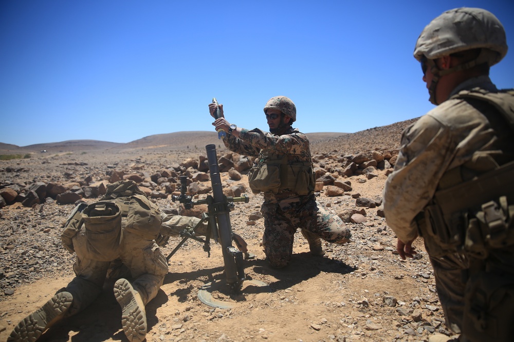 24th MEU Marines, Jordanians conduct live-fire exercise during Exercise Eager Lion 2015
