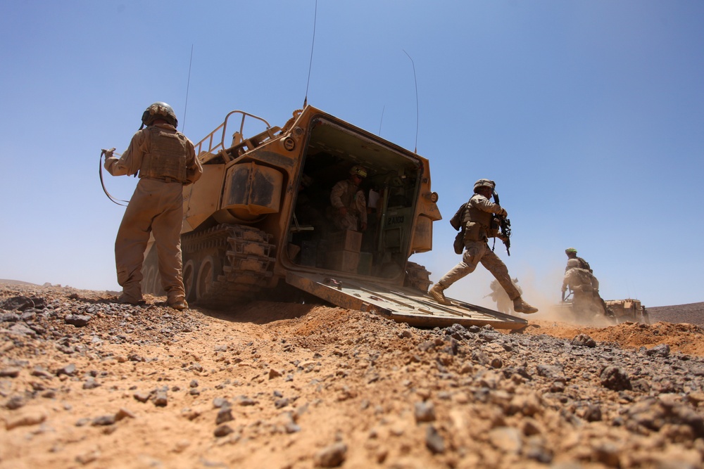 US Marines let bullets fly in the Jordan desert