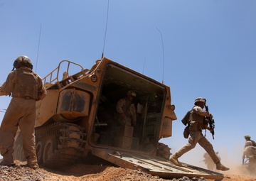 US Marines let bullets fly in the Jordan desert