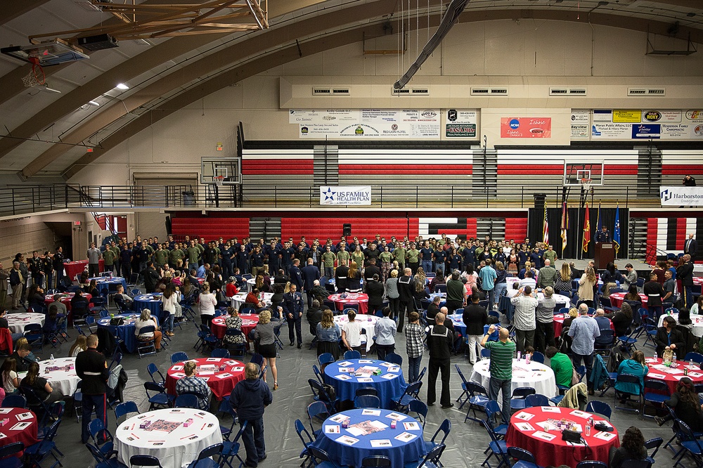 Western Washington community gathers to honor military enlistees