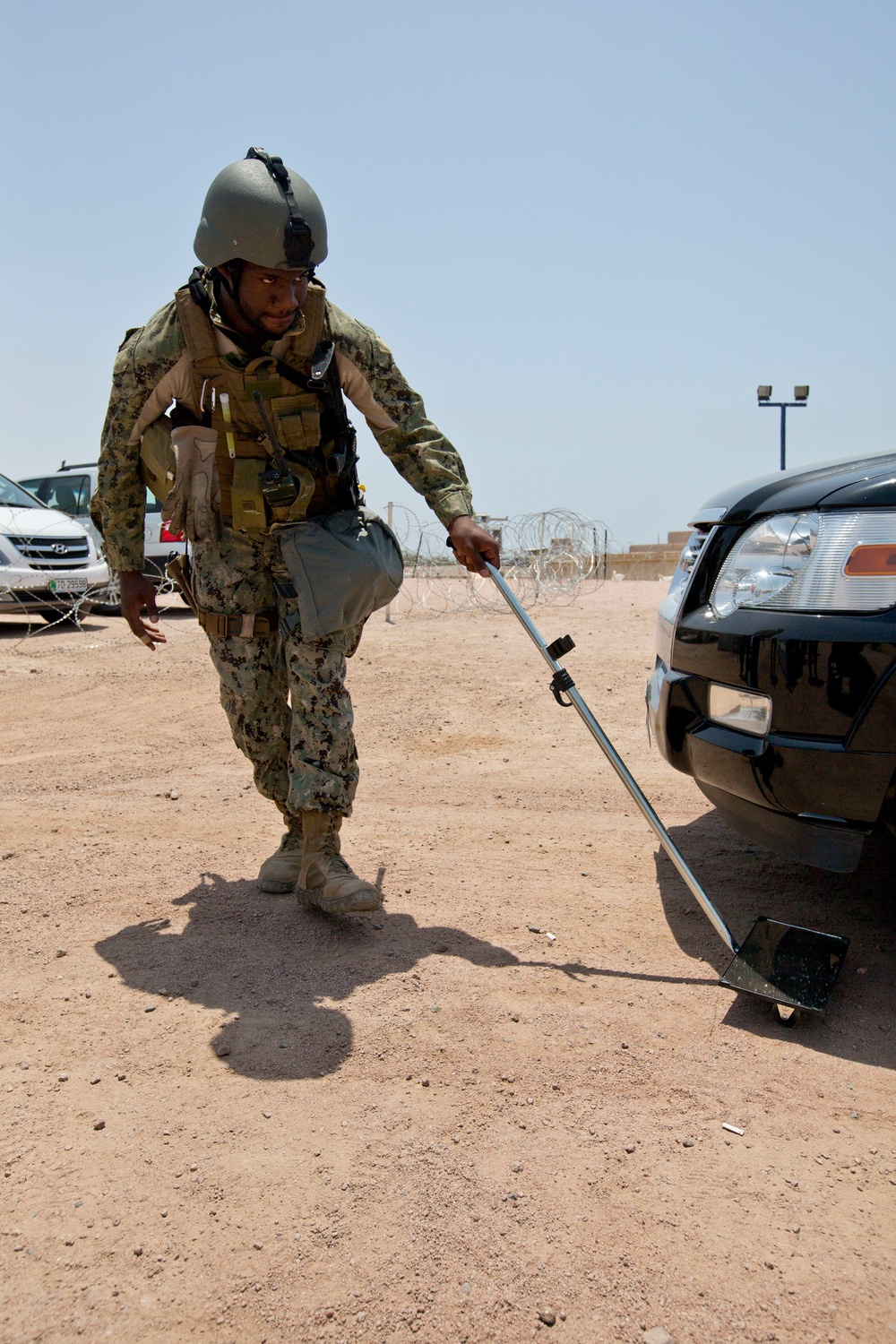 US Marines, Sailors train to deal with explosives in Jordan