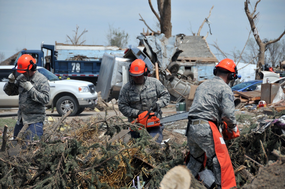 SD National Guard provides tornado relief in Delmont
