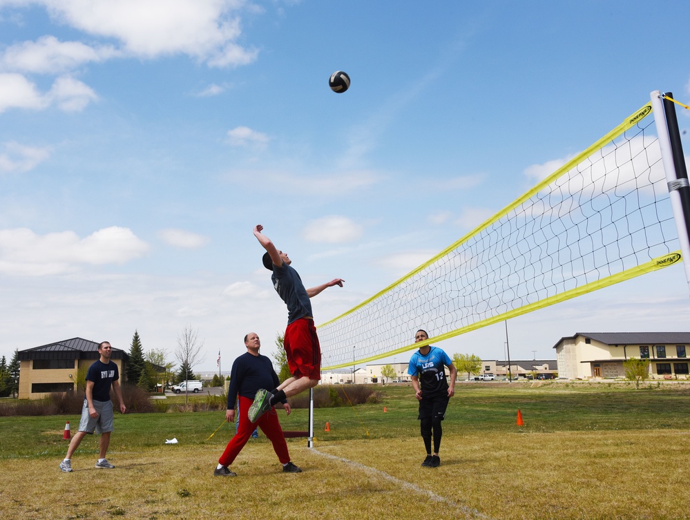 Airmen compete during Wing Sports Smackdown